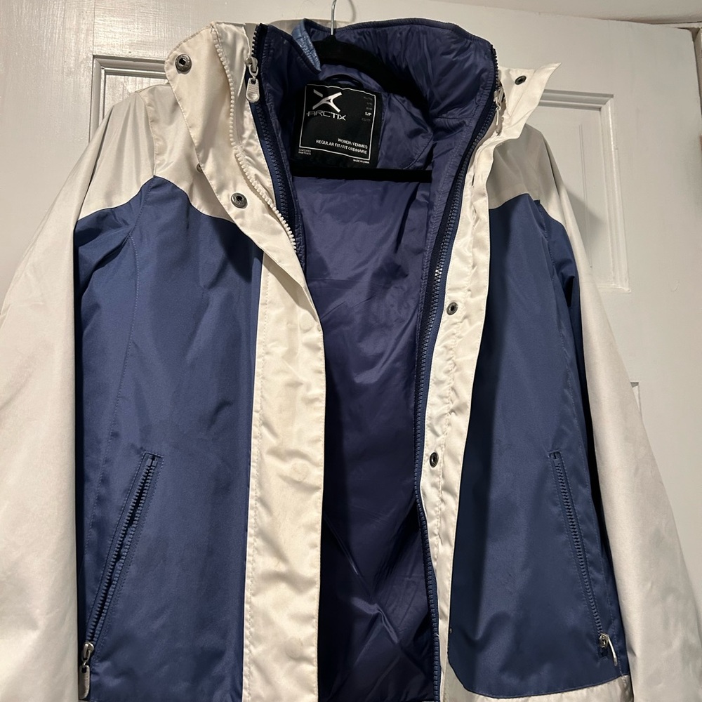 Arctix Blue and White Ski Jacket with High Collar and Storm Flap